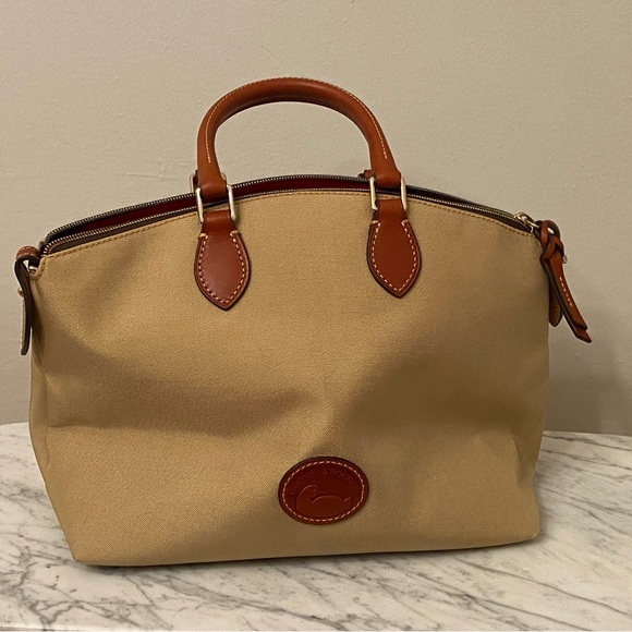 Nylon dooney and bourke purse with shoulder strap - Picture 2 of 6